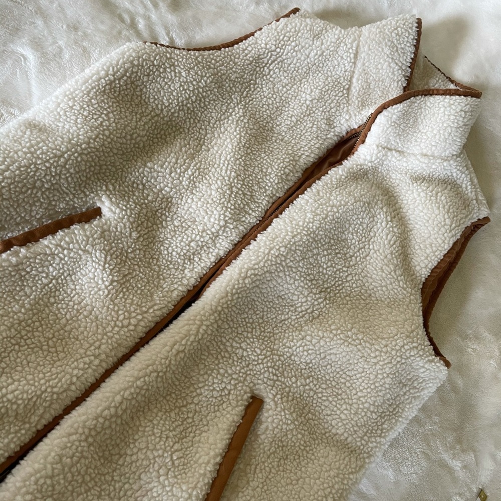 Women’s Sherpa zip up vest